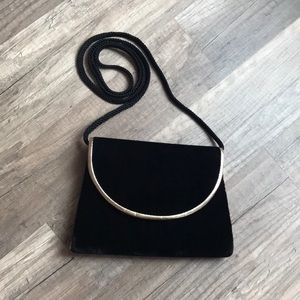 Over the shoulder velvet purse black and gold 🖤💛